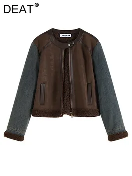 Женское джинсовое пальто DEAT в стиле пэчворк из овечьей шерсти с круглым вырезом, утепленная молния, высококачественные куртки с хлопковой подкладкой, новинка зимы 2023 года, мода на зиму