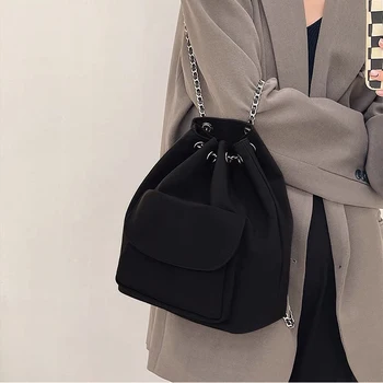 Модный рюкзак для женщин, черный дизайн, весенне-летние повседневные дорожные сумки с цепочкой на шнурке, нейлоновые рюкзаки для девочек