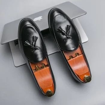 Новые коричневые мужские лоферы без застежки с круглым носком, однотонные черные мужские модельные туфли в деловом стиле с кисточками, размер 38-46, Бесплатная доставка